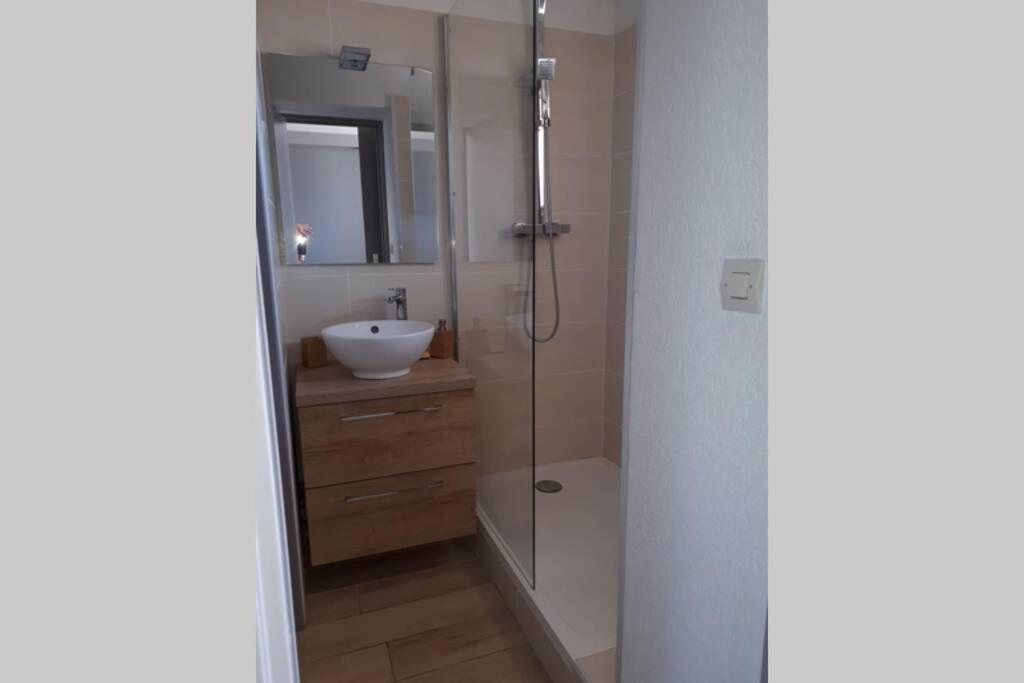 T2 Climatise Vue Sur Mer, Wifi, Piscine Et Parking Sete Bagian luar foto