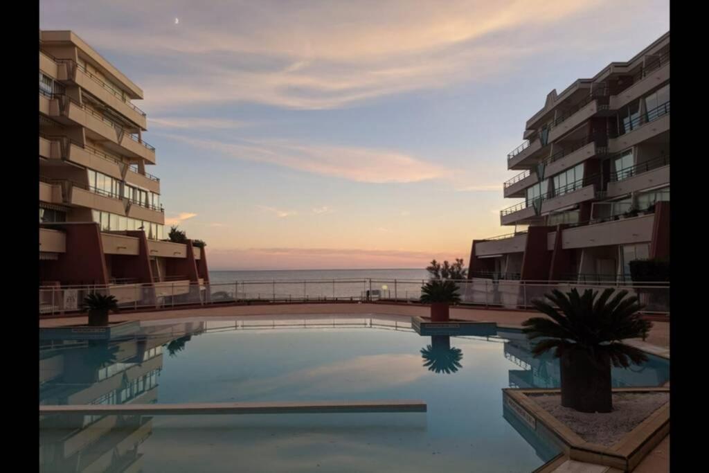 T2 Climatise Vue Sur Mer, Wifi, Piscine Et Parking Sete Bagian luar foto